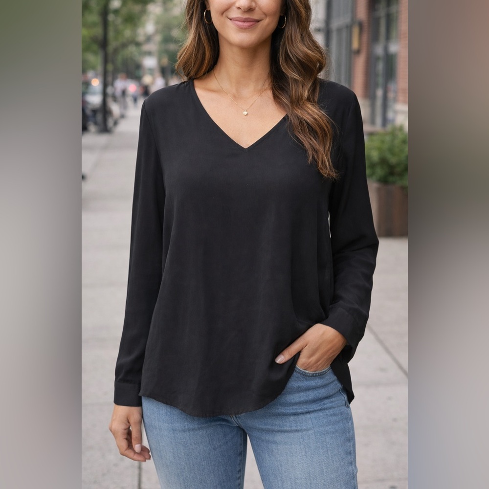 Forever 21 Black V-Neck Blouse - Picture 1 of 6